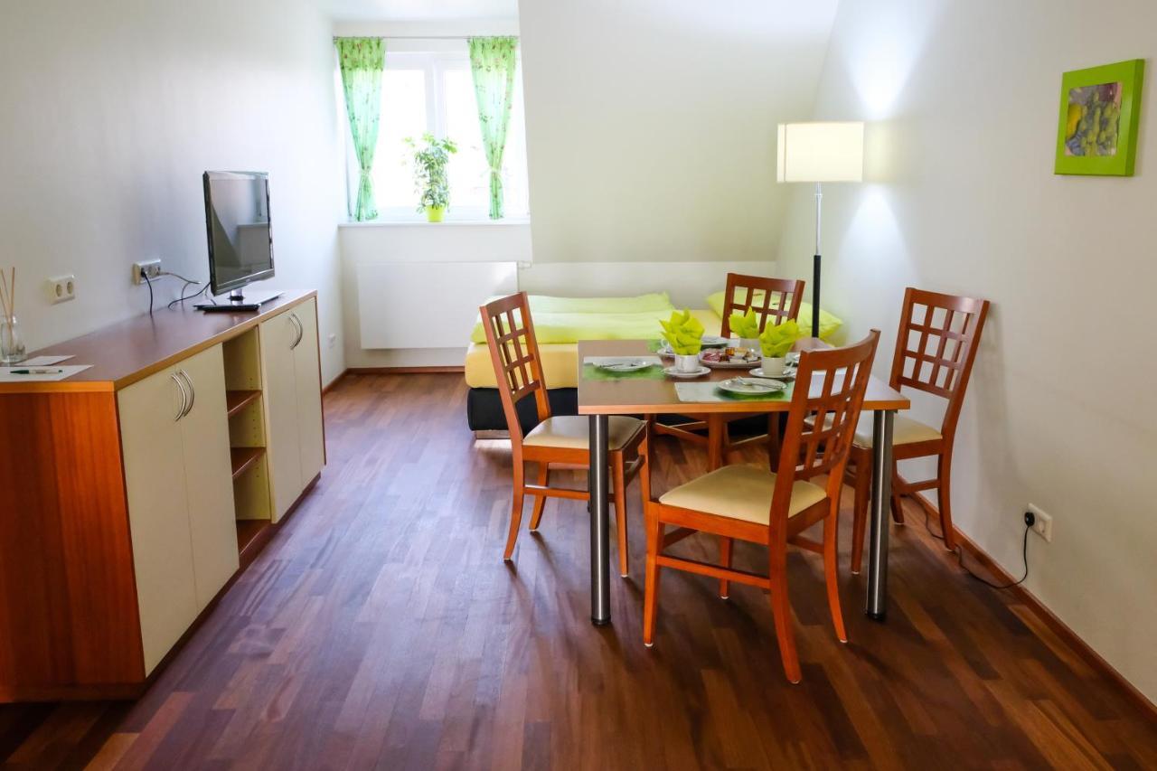 Jungingers Aparthotel Holzheim  Bagian luar foto