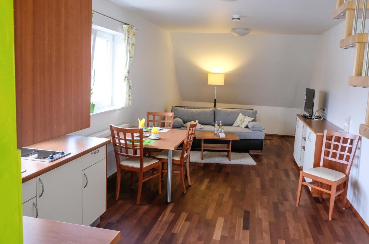 Jungingers Aparthotel Holzheim  Bagian luar foto
